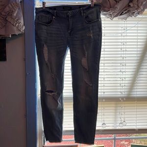 Vigoss Jagger mid rise distressed skinny. My very fav brand so comfy. Sz 31